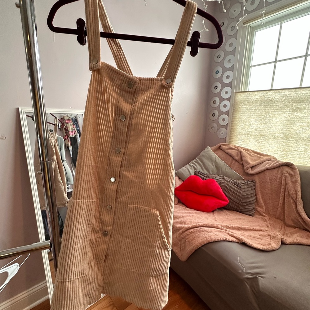 Chic Mini Dress in Tan with Stylish Design and Comfortable Fit